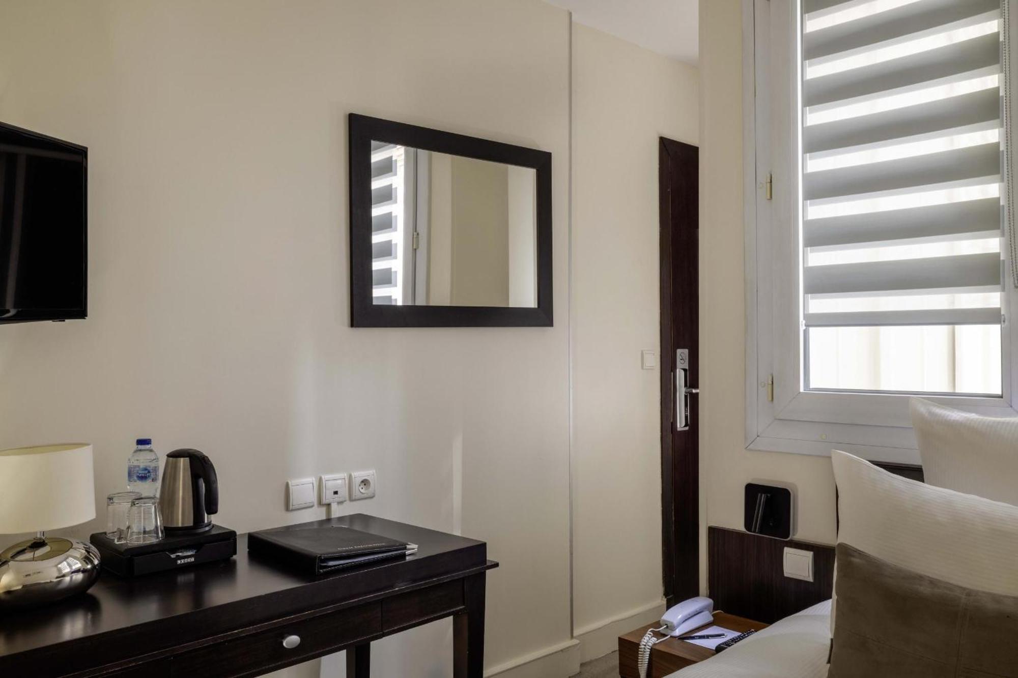 Hotel Elysees Bassano Parijs Buitenkant foto